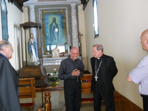 Il Vescovo e Fratel Cosimo in chiesa